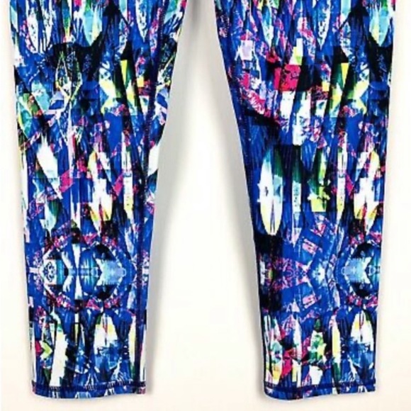 Fabletics || Woman’s Salar Get to Know Me Capri Leggings size Small - Picture 6 of 9